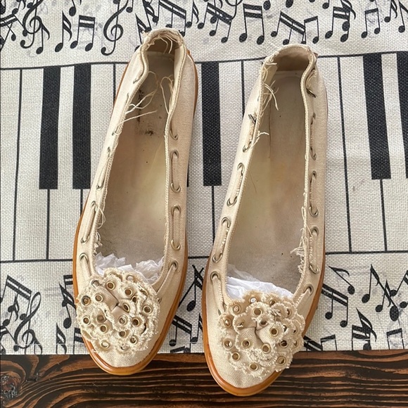 Yves Saint Laurent Shoes - Yves Saint Laurent Cream Canvas Rubber Sole Grommeted Riveted Flower Toe Flats